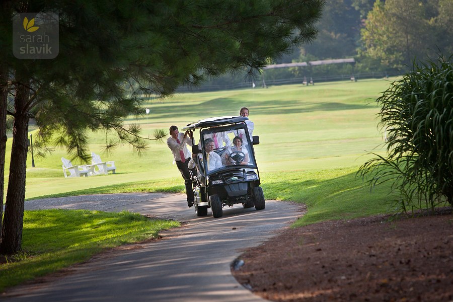 Golf course wedding fun