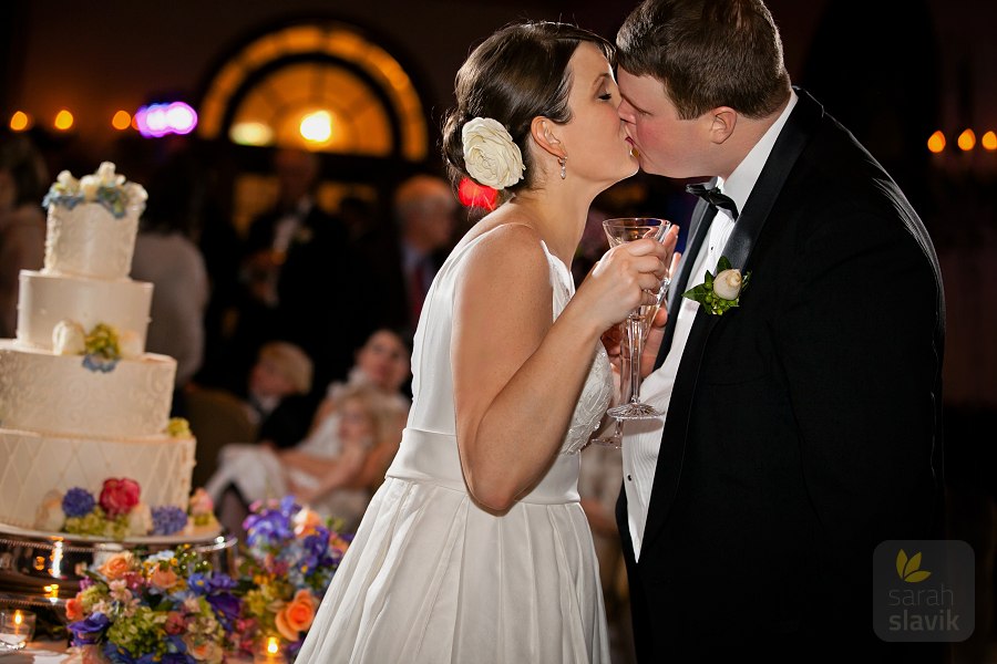 Kiss with wedding cake