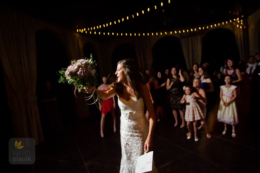 Toss bouquet